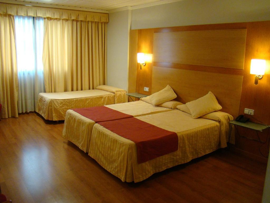 Hotel Reconquista Alcoy Room photo